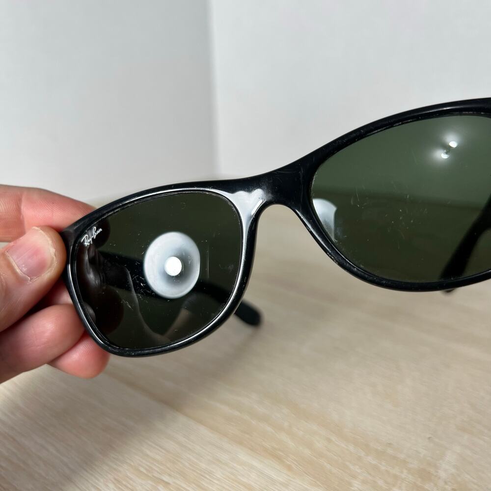 Ray-Ban RB2132 New Wayfarer 901 Sunglasses Black DAMAGED 55-18 Italy - Picture 14 of 16